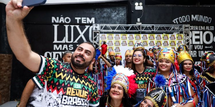 Dudu Diniz celebra a cultura batizando grupos juninos em São José de Ribamar
