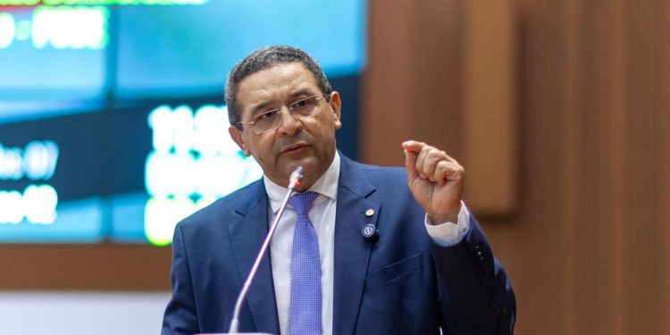 Jota Pinto destaca atendimentos do programa ‘Cuidar dos Olhos’