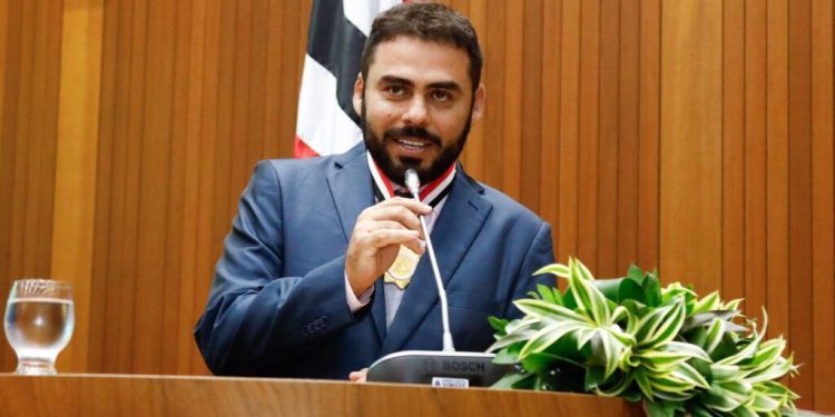 *Dudu Diniz é homenageado com a Medalha Manuel Beckman na Assembleia Legislativa*