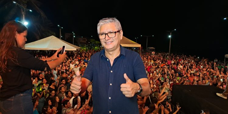 PREFEITO EUDES BARROS COMEMORA OS 30 ANOS DE RAPOSA AO LADO DA POPULAÇÃO.