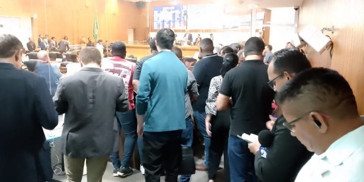 A eleição da nova mesa diretora da Alema surpreende o Governo e atraiu a atenção da imprensa regional.