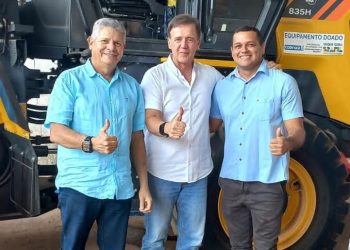 Vereador Eleito Robert Costa participa de entrega de Pá Carregadeira ao município de Icatu