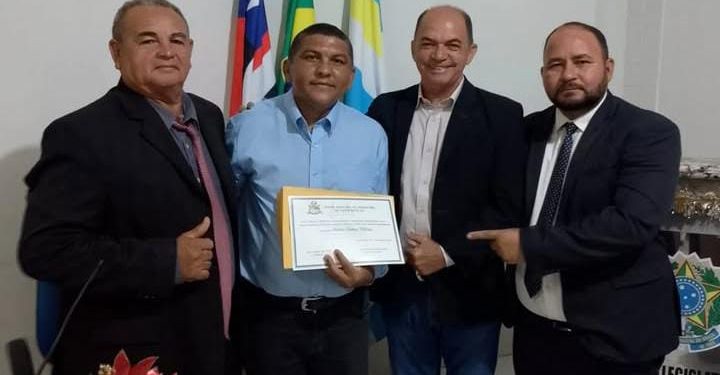 ADÍLIO GOMES, BLOGUEIRO DO BLOG ESPERANÇA JOVEM, RECEBE TÍTULO DE CIDADÃO HONORÁRIO DE DUQUE BACELAR.