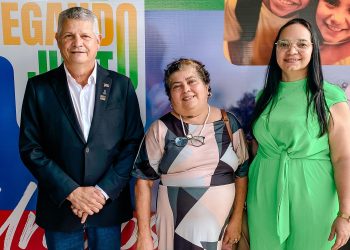 Prefeito Walace Azevedo participa do lançamento do programa “FNDE Chegando Junto” e reforça compromisso com a educação em Icatu