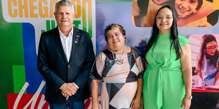 Prefeito Walace Azevedo participa do lançamento do programa “FNDE Chegando Junto” e reforça compromisso com a educação em Icatu