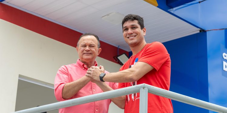 Parabéns ao nosso secretário de Estado da Saúde, Tiago Fernandes que aniversaria neste dia 25!