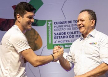 Secretário de Estado, Tiago Fernandes, é ovacionado por profissionais da saúde, reforçando sua liderança, durante congresso “Cuidar de Todos Atenção Primária” no Multicenter Sebrae