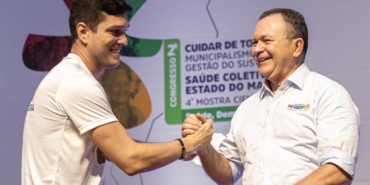 Secretário de Estado, Tiago Fernandes, é ovacionado por profissionais da saúde, reforçando sua liderança, durante congresso “Cuidar de Todos Atenção Primária” no Multicenter Sebrae