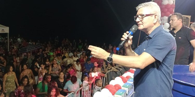 Festa das Mães em Raposa consagra tradição do prefeito Eudes Barros com sorteio de prêmios e grande participação popular