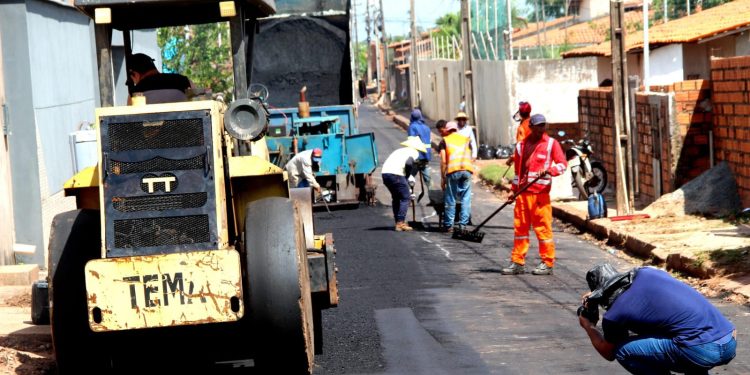 Obras de pavimentação avançam e beneficiam moradores do Jardim das Oliveiras
