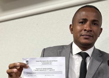 Vereador Neguinho do Parque Jair pede a limpeza geral e revitalização da Praça da Família, no Jardim Turu em Ribamar