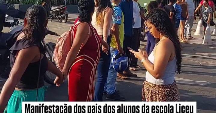 Péssima gestão de Dr. Julinho afunda educação em Ribamar: pais protestam contra abandono do Liceu Ribamarense I