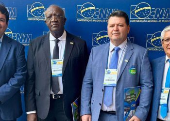 Prefeito de Raposa, Eudes Barros, participa das mobilizações em Brasília ao lado da diretoria da FAMEM.