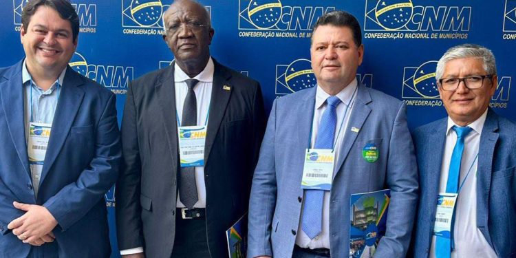 Prefeito de Raposa, Eudes Barros, participa das mobilizações em Brasília ao lado da diretoria da FAMEM.