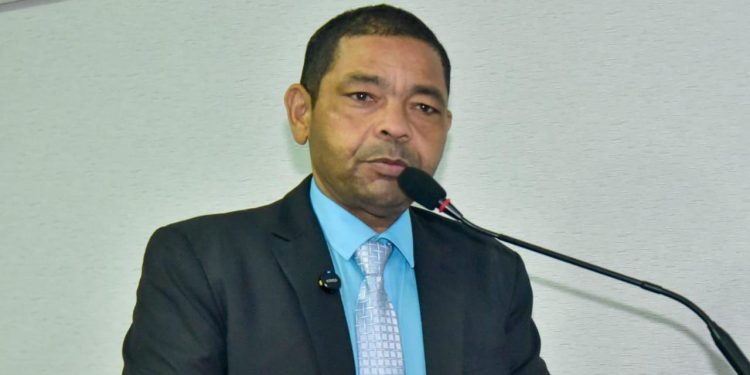 Ednilson do Kantão apresenta requerimento que solicita Policlínica para o Jardim Tropical