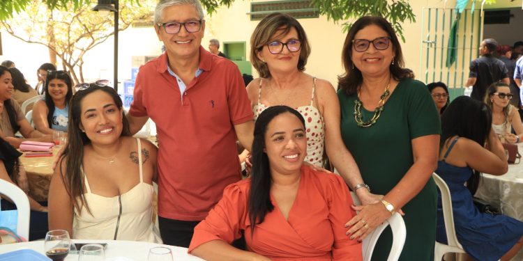 Prefeitura de Raposa realiza confraternização em homenagem aos profissionais da educação
