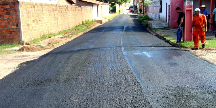 Prefeitura de Raposa recupera trecho da Avenida Quatro Evangelistas, no Jardim das Oliveiras