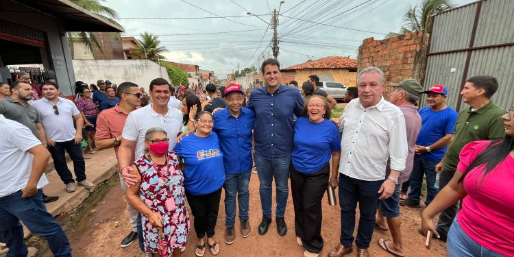 Vereador Ednilson do Kantão acompanha início de pavimentação histórica no bairro Jardim Tropical