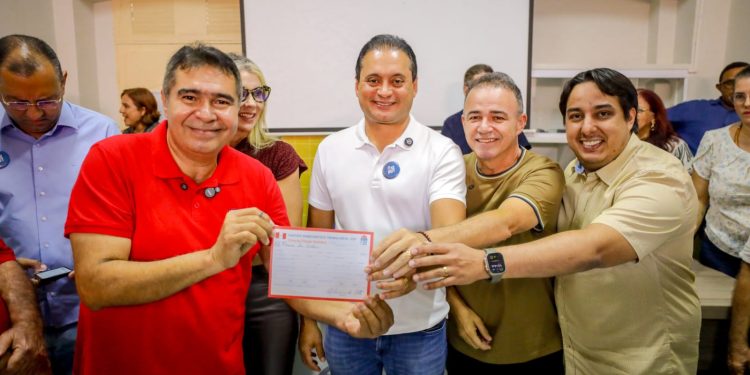 Cid Costa se filia ao PDT em ato que une lideranças do partido de diversas regiões do estado