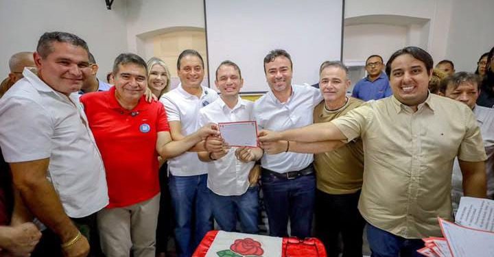 João Igor se filia ao PDT em ato liderado por Weverton Rocha e confirma pré-candidatura a deputado estadual