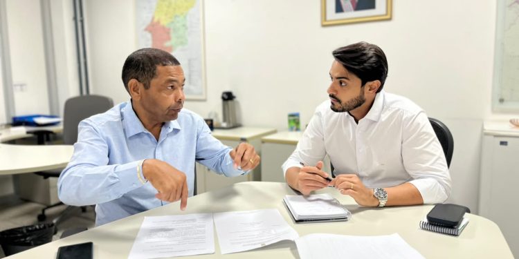 Vereador Ednilson do Kantão leva demandas da saúde de Ribamar ao secretário de Estado Renan Castro